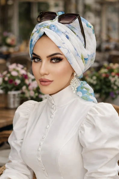 Aişe Tesettür Beyaz Mavi Çiçekli Tokalı Bone ürün görseli 1
