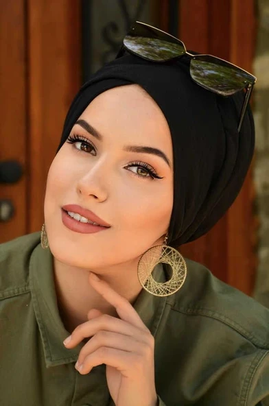 Aişe Tesettür Siyah Çapraz Bantlı Dolgulu Bone ürün görseli 1