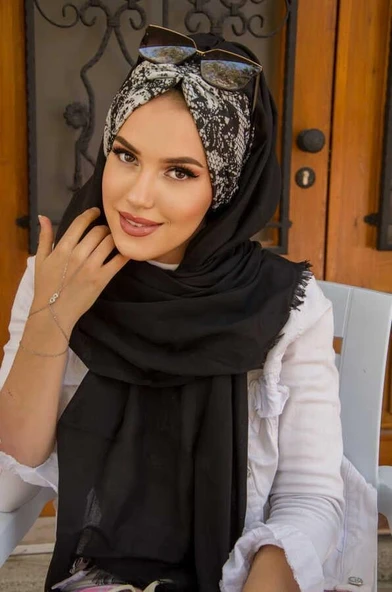 Aişe Tesettür Siyah Beyaz Etnik Desen Büzgülü Hazır Şal ürün görseli 1