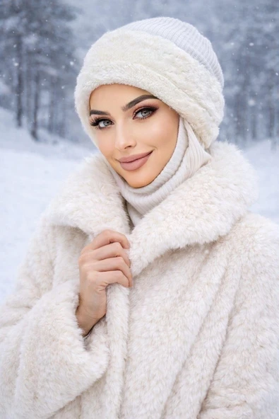 Aişe Tesettür Kırık Beyaz Fitilli Kürk Aksesuarlı Tesettür Bere ürün görseli 1