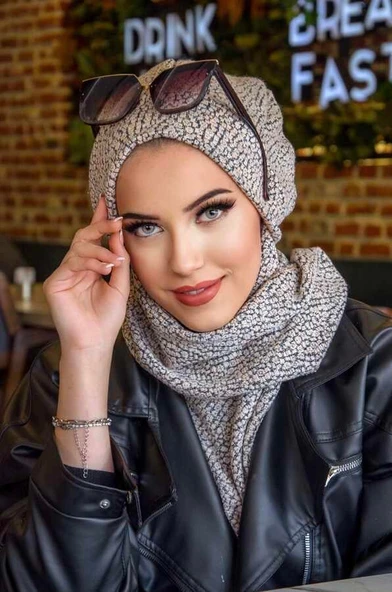 Aişe Tesettür Gri Ekru Desen Tesettür Bere ürün görseli 1