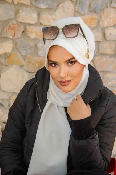 Aişe Tesettür Beyaz Gold Düğmeli Tesettür Şapka ürün görseli 1