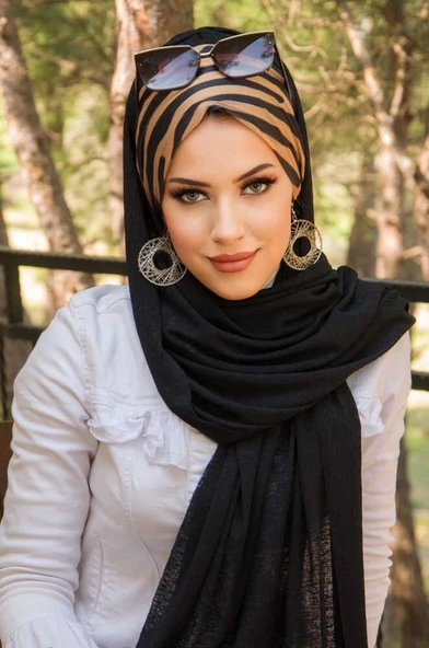Aişe Tesettür Siyah Gold Zebra Desen Bone Hazır Şal ürün görseli 1