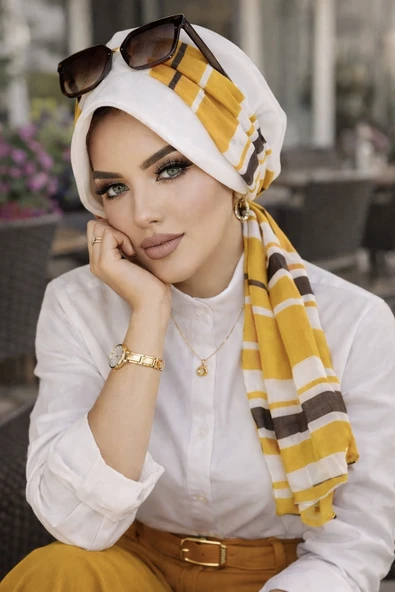 Aişe Tesettür Kırık Beyaz Lacivert Çizgi Desen Fularlı Şapka ürün görseli 1