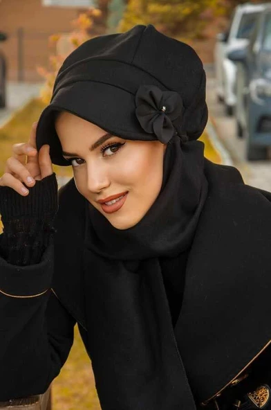 Aişe Tesettür Siyah Çiçek Aksesuarlı Tesettür Şapka ürün görseli 1