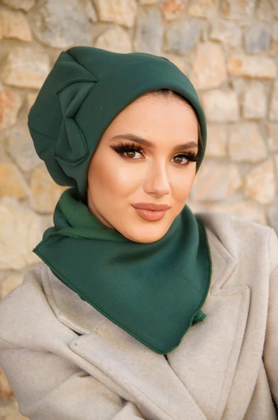 Aişe Tesettür Zümrüt Fiyonklu Tesettür Bere Ve Etol Takım ürün görseli 1