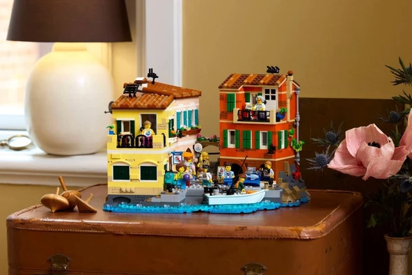 LEGO 21359 İtalyan Rivierası - Resim 8
