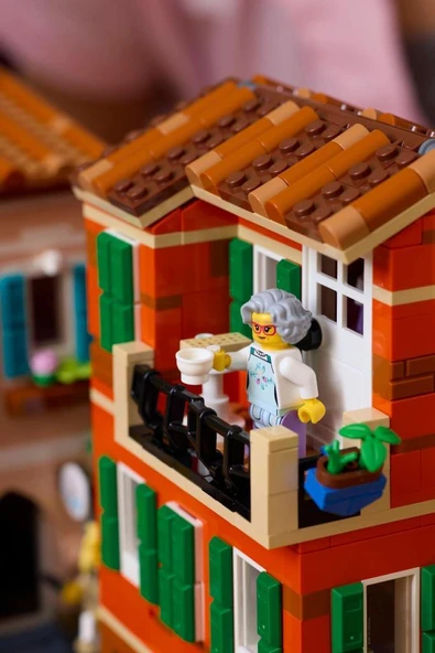 LEGO 21359 İtalyan Rivierası - Resim 4