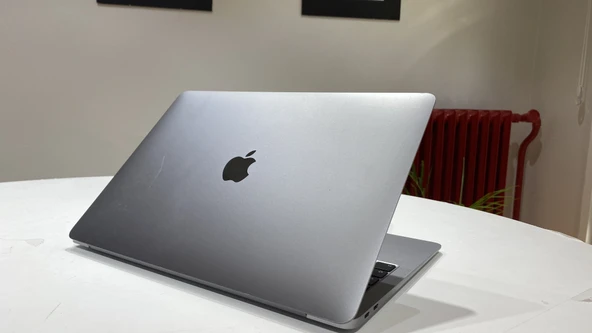 ほぼ使ってない　MacBook Air 本体 2020 13インチ　A2179 PTTAVM: A2179 MACBOOK AİR RETİNA 13'' 2020 1.1GHZ İ3,8GB,256GB