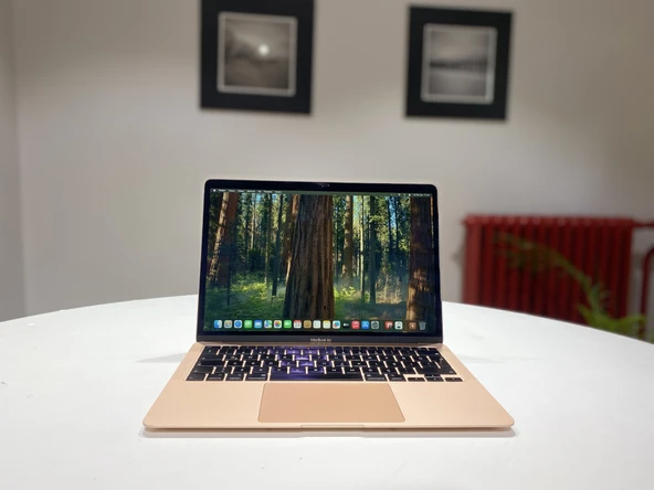 MACBOOK AİR RETİNA 13'' 2020 1.1GHZ İ3 8GB RAM 256GB SSD GOLD ürün görseli 1