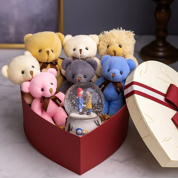 Sevgiliye En Tatlı Hediye Seti Peluş Ayıcık Kalpli Kutuda 7 Mini Peluş Ayıcık Işıklı Kar Küresi Seti ürün görseli 1
