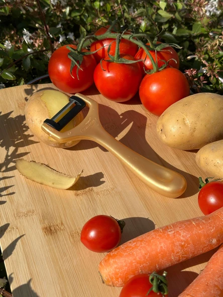 Solingen Pırıltılı Sarı/Gold Sapan Soyacak – Paslanmaz Alman Çeliği, Ergonomik Sap, Yüksek Keskinlik ürün görseli 1