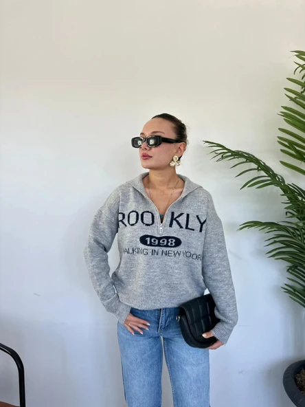 Kadın Brooklyn Baskılı Kazak Gri ürün görseli 1