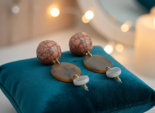 Yuvarlak Taşlı Desenli Renkli Top Küpe 7,5cm ürün görseli 1