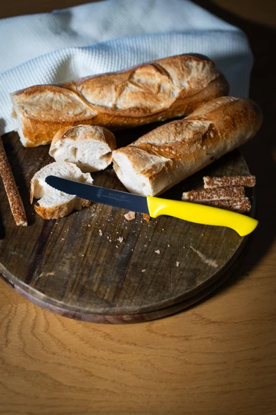 Solingen Sarı Sebze Bıçağı – Tırtıklı, 22 cm, Paslanmaz Alman Çeliği, Ergonomik Sap (Tekli) ürün görseli 1