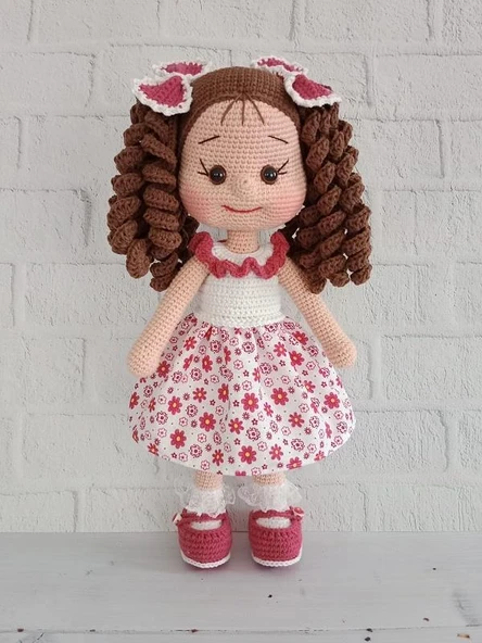 İkinci Bahar Kıvırcık Saçlı Karnaval Bebek Amigurumi Organik Oyuncak ürün görseli 1