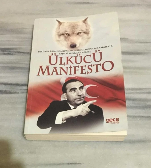 ÜLKÜCÜ MANİFESTO (Sahafiye Kitap) ürün görseli 1