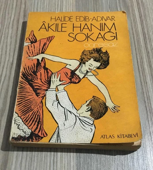 ÂKILE HANIM SOKAĞI - ÇARESAZ ( iki roman tek ciltte ) 2.BASKI (Sahafiye Kitap) ürün görseli 1