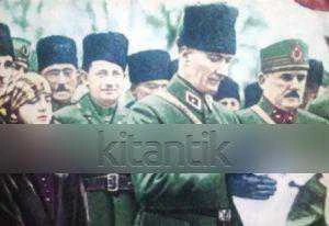 ATATÜRK RESMİ 7 (ÜNİFORMALI GRUP) 40,5 X 34 Cm. MUKAVVA ürün görseli 1