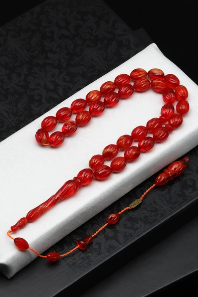 Kalem Oyma İşçilikli Kırmızı Sıkma Tesbih 8 x 12 mm Beyzi Kesim ürün görseli 1