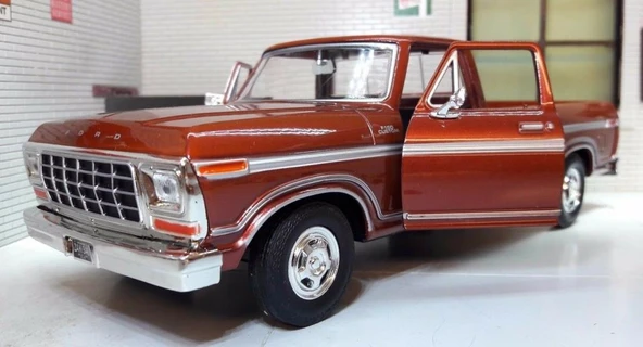 MotorMax 1979 Ford F-150 Custom Kahverengi 1:24 Model Araba ürün görseli 1