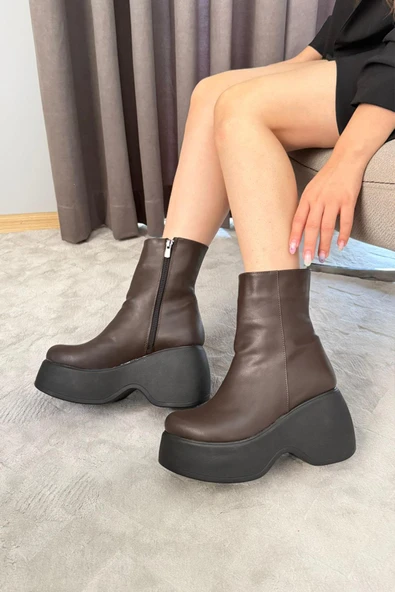 Kadın Celsi Kahverengi Deri Yandan Fermuarlı 9 cm Yüksek Dolgu Topuklu Mevsimlik Kadın Kısa Bot Bootie ürün görseli 1