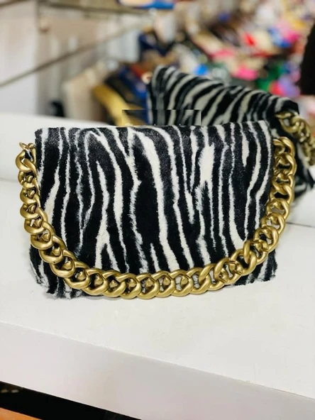 Plastik zincir detaylı zebra desenli çanta ürün görseli 1