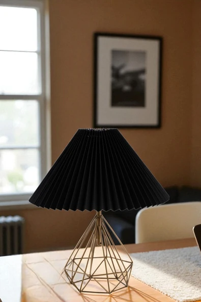 Lumexx PRAMİT ESKİTME PİLELİ SİYAH MASA LAMBASI ürün görseli 1
