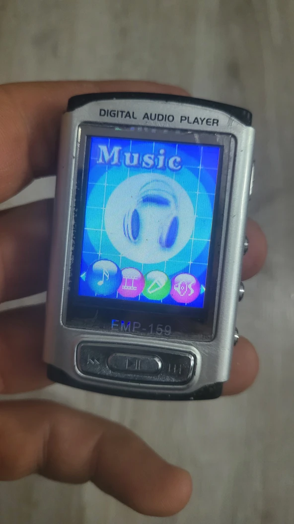 Dijital radyo mp4 player ikinci el ürün görseli 1
