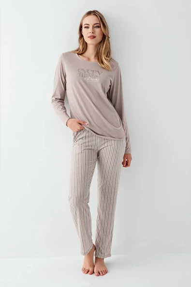 Arnetta Kadın %100 Pamuklu Açık Yaka Çizgili Uzun Kollu Rahat Pijama Takım ürün görseli 1
