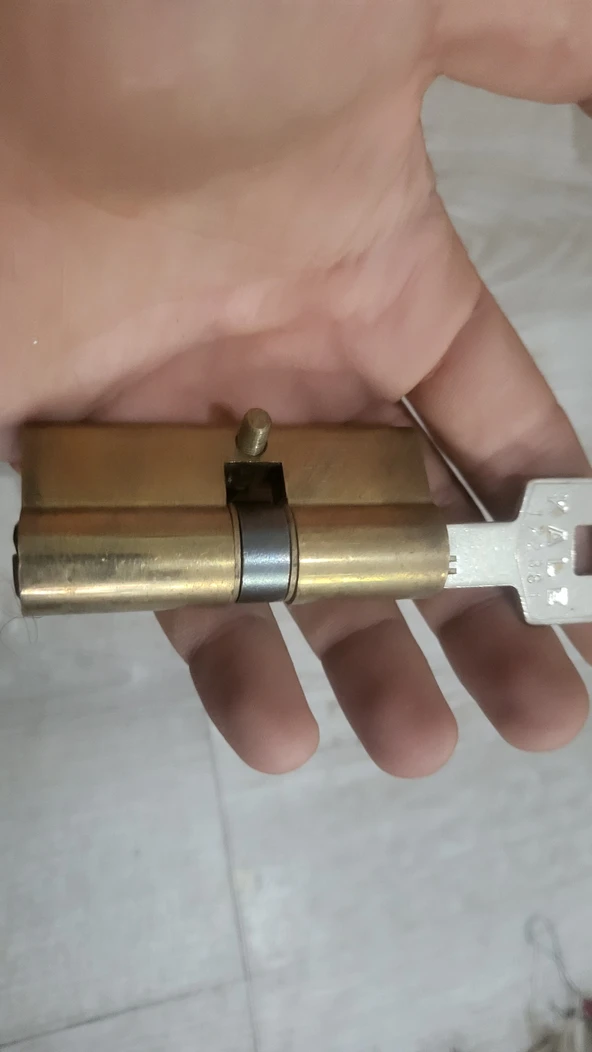 Kale kilit göbeği barel tek anahtarli barel sağlam ikinci el ürün görseli 1