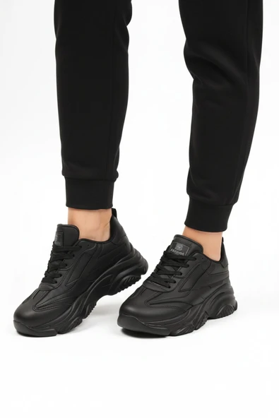 Siyah Bağcıklı Kadın Sneaker ürün görseli 1