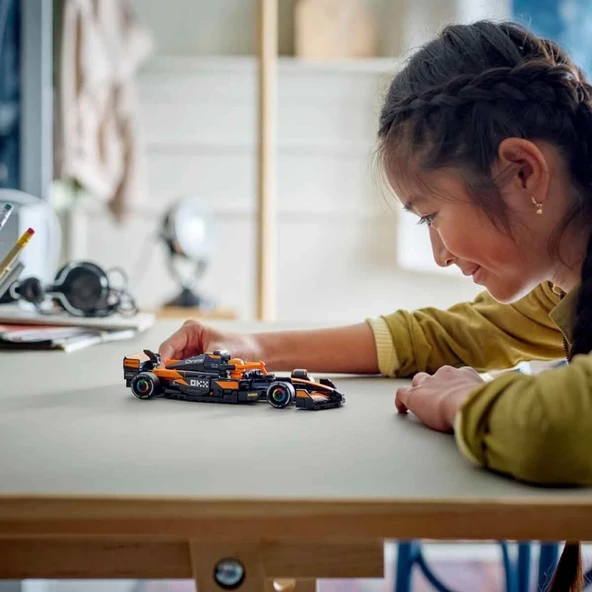 F1 Team MCL38 Yarış Arabası - Resim 5