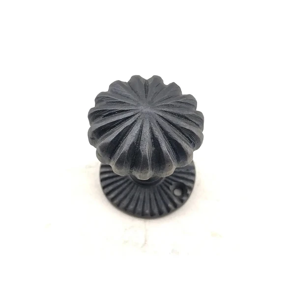 Antika Tarz Dekoratif Pirinç Açarlı Kapı Babası - 50mm, Oksit ürün görseli 1