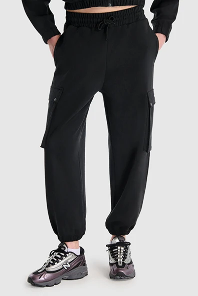 New Balance Lifestyle WNP1529-BK Siyah Kadın Eşofman Altı ürün görseli 1