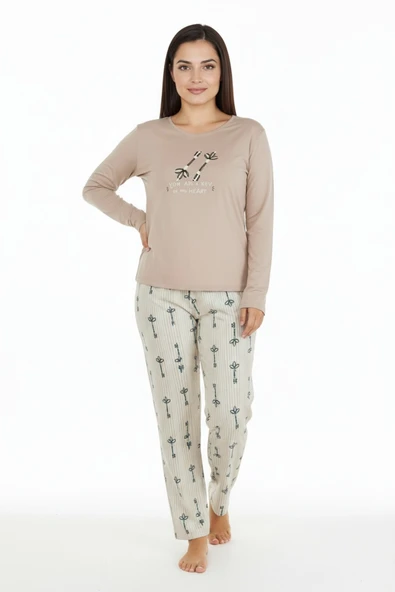 Bravie Üstü Yazılı Altı Çizgili Elite Viscose Uzun Büyük Beden Pijama Takımı Pudra 3597 ürün görseli 1