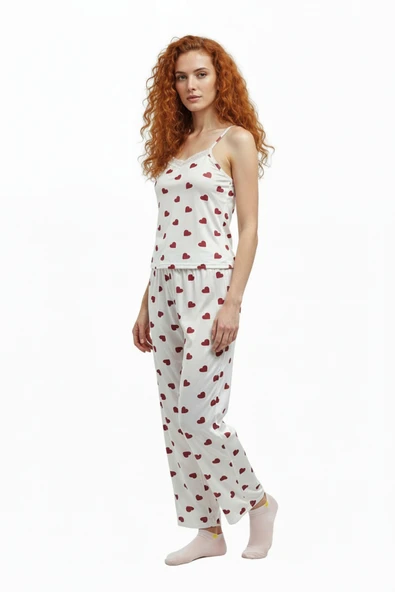 Bravie Altı Uzun Üstü Askılı Yumuşak Kırmızı Kalp Desenli Pijama Takımı Beyaz ürün görseli 1