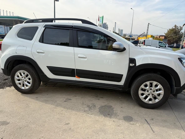 Dacia Duster 2018-2023 Model Arası Yan Kapı Koruması (Yazılı) ürün görseli 1