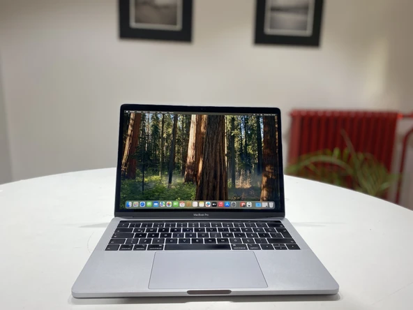 A1989 MACBOOK PRO 13 inç 2018 TB 2.3GHZ İ5, 8GB RAM, 256GB SSD, 1536MB GPU UZAY GRİSİ, 2.EL ürün görseli 1