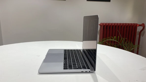 PTTAVM: A1989 MACBOOK PRO 13 inç 2018 TB 2.3GHZ İ5, 8GB RAM, 256GB