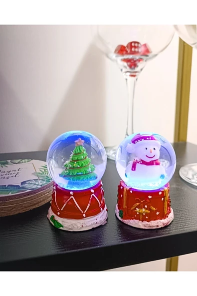 Yeni Yıl Işıklı Çam Ağacı Ve Kardan Adam Temalı Yılbaşı 2 Adet Mini Boy Işıklı Kar Küresi 6,5 Cm ürün görseli 1
