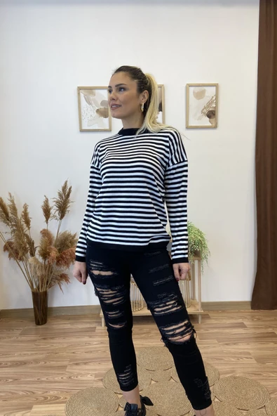 Çizgili Yuvarlak Yaka Triko Bluz ürün görseli 1