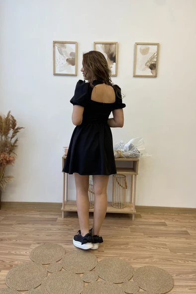 Dekolteli Dantel Detaylı Mini Kloş Elbise - Resim 4
