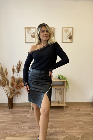 Aksesuar Fermuarlı Ve Yırtmaçlı Deri Mini Etek ürün görseli 1