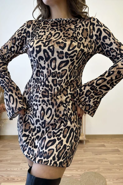 Leopar Desenli Kadife Mini Elbise - Resim 5
