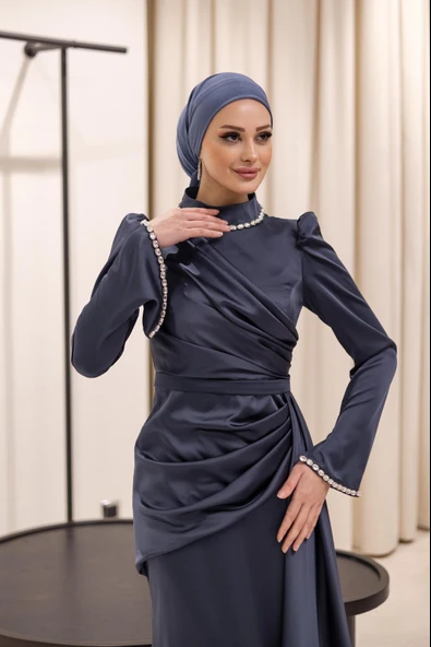 4971 HENNİN ALLERLİ SATEN ELBİSE ürün görseli 1
