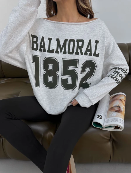 Cemo Kayık Yaka Baskılı Oversize Şardonlu Sweat ürün görseli 1
