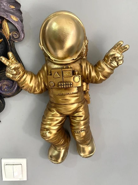 Dekoratif Dev Astronot Heykeli - Duvar Modeli Biblo (47x35cm) - Resim 4