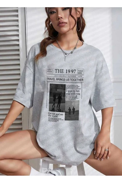KOZİA OUTDOORS gazete baskılı oversize unisex o yaka basic t-şhirt ürün görseli 1