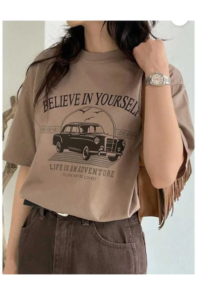 KOZİA OUTDOORS malkocbey classic araba  baskılı acık kahve oversize unisex t-şhirt ürün görseli 1